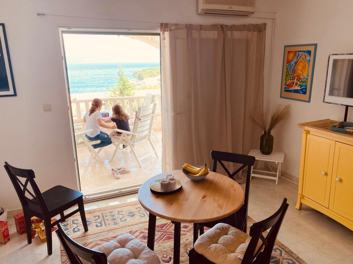 Beach Apartmant Postira Esterno foto